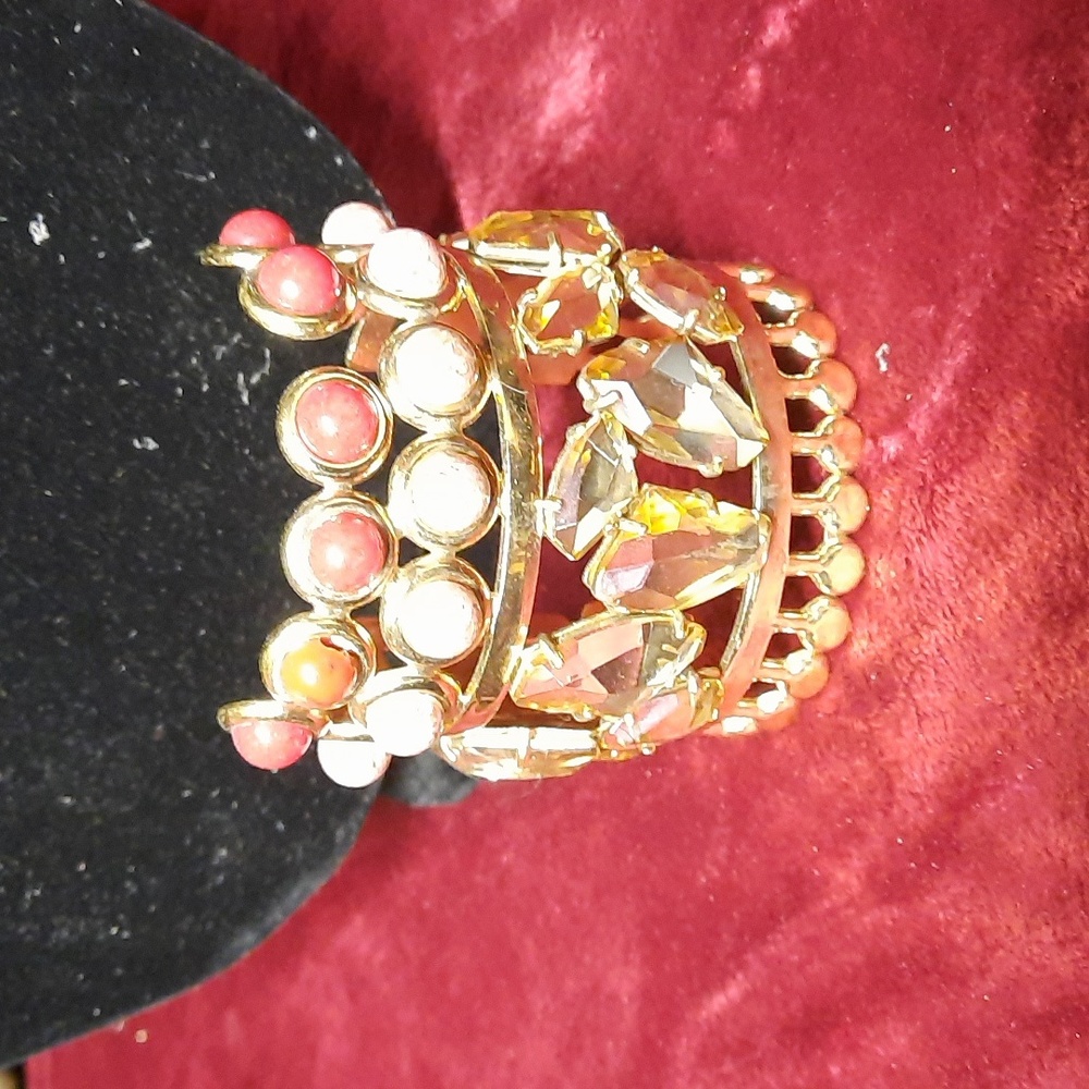 Beatiful cuff. - Picture 2 of 2